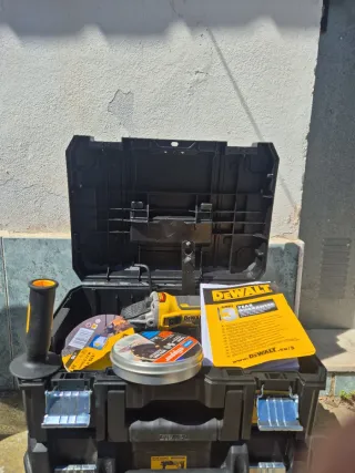 Radial a batería Dewalt + 2 cajas discos