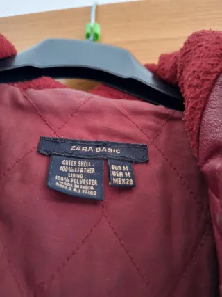 Cazadora polipiel granate con capucha