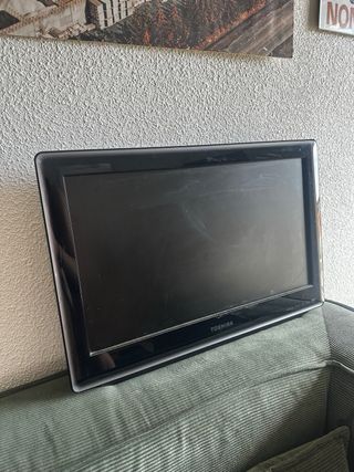 Televisor 27” Toshiba con HDMI y DVD