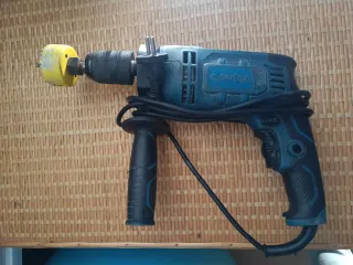 Taladro con broca para madera