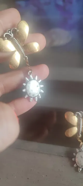 Pendientes mariposa sol oro y plata sin usar.