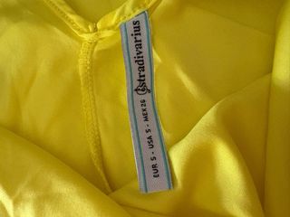 Vestido amarelo com alças finas