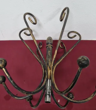 Perchero de pie metálico dorado y negro