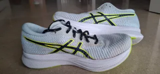 ASICS Magic Speed 2. Zapatillas Running Mujer.