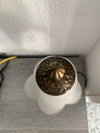 Lamparita de mesa dorada y transparente