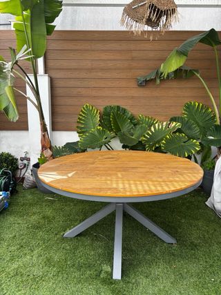 Tavolo rotondo da giardino in legno e alluminio