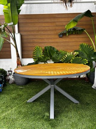 Tavolo rotondo da giardino in legno e alluminio