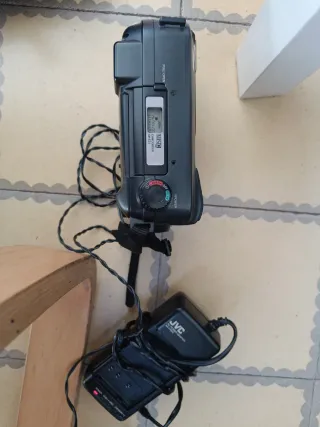 Cámara de video con cargador JVC AA-V11B