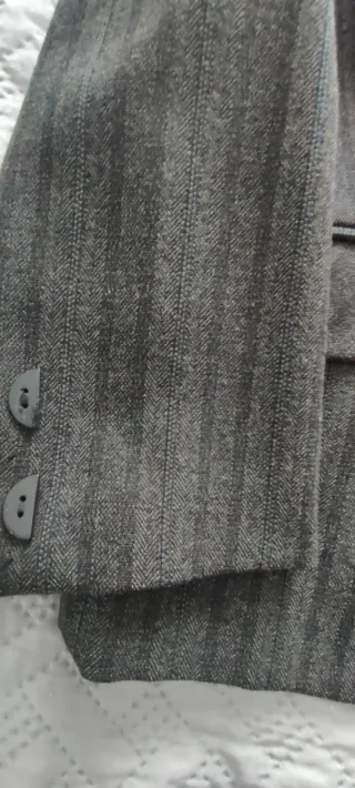 Traje de chaqueta y pantalón gris señora