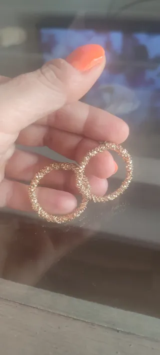 Pendientes Aro Dorados Texturizados sin usar