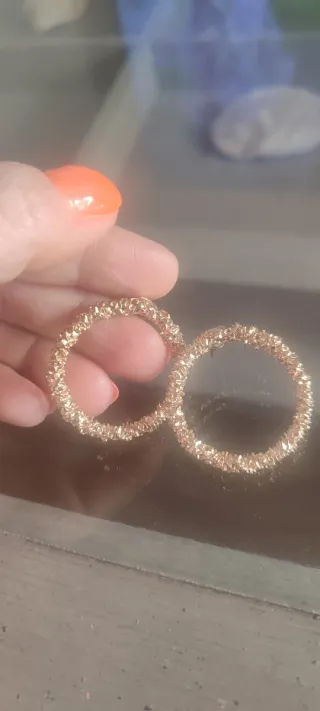 Pendientes Aro Dorados Texturizados sin usar