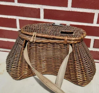 Zurrón de pesca antiguo de mimbre
