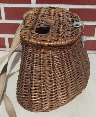 Zurrón de pesca antiguo de mimbre