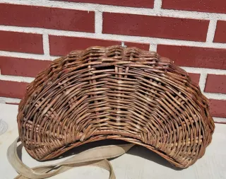 Zurrón de pesca antiguo de mimbre