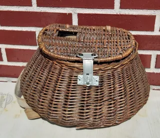 Zurrón de pesca antiguo de mimbre