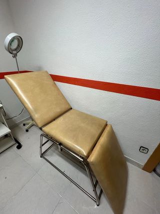 Camilla , de estética/peluquería beige