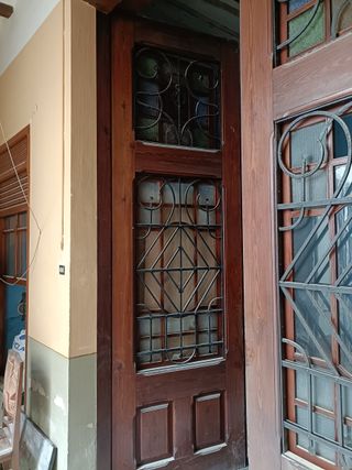 Puerta doble antigua de madera maciza