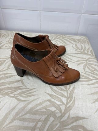 Zapatos de piel marrón con flecos T36