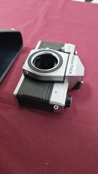 Cámara Praktica MTL 5 con funda
