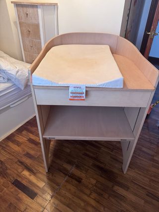 Cambiador de bebé de madera