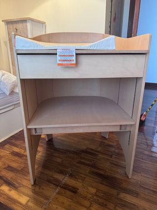 Cambiador de bebé de madera