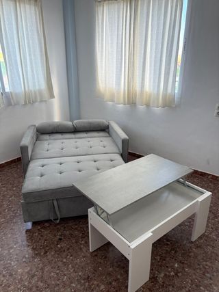 Sofá cama gris dos plazas + mesa de centro NUEVO