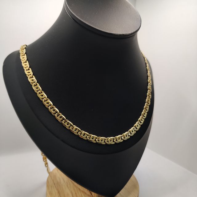 Cadena de oro de 18k. Peso: 33.5 gr.