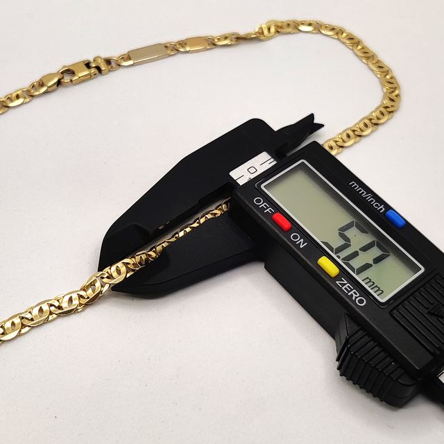 Cadena de oro de 18k. Peso: 33.5 gr.