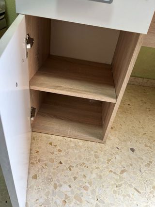 Escritorio madera y blanco con cajones