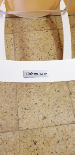CUNA DE MIMBRE CON SOPORTE MADERA LACADO BLANCO