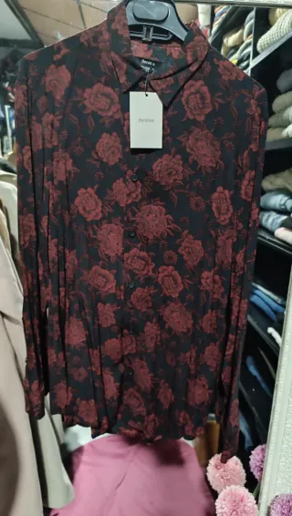 Camisa Bershka Estampada Flores Roja Negra
