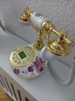Teléfono Vintage Dorado y Blanco