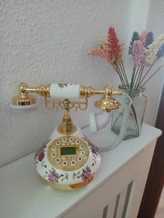 Teléfono Vintage Dorado y Blanco