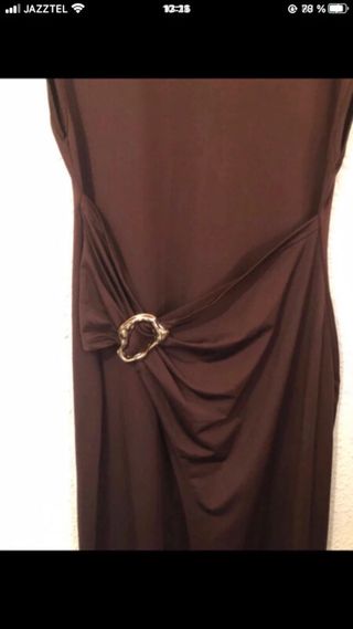 Vestido largo granate con detalle de hebilla