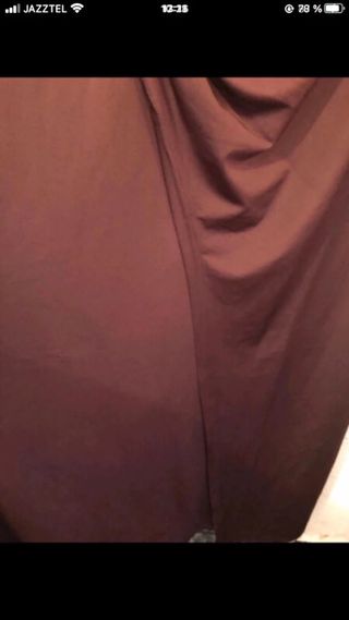 Vestido largo granate con detalle de hebilla