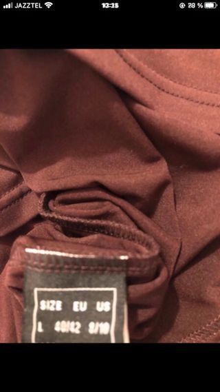 Vestido largo granate con detalle de hebilla