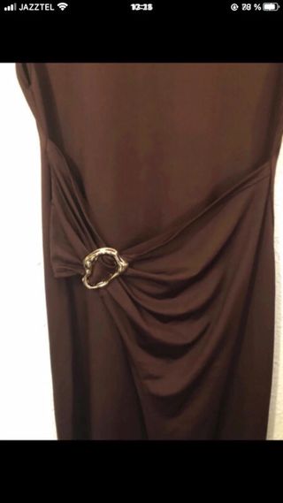 Vestido largo granate con detalle de hebilla