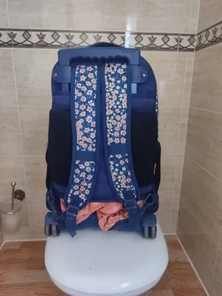 Mochila Pepe Jeans floral con ruedas