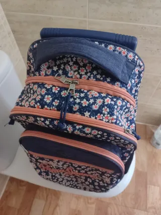 Mochila Pepe Jeans floral con ruedas