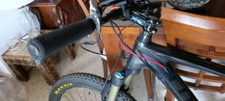 Bicicleta Cube Carbono Montaña