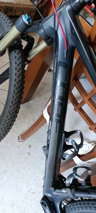 Bicicleta Cube Carbono Montaña