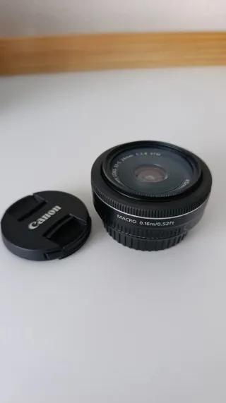 Cámara Canon 2000D + 3 objetivos