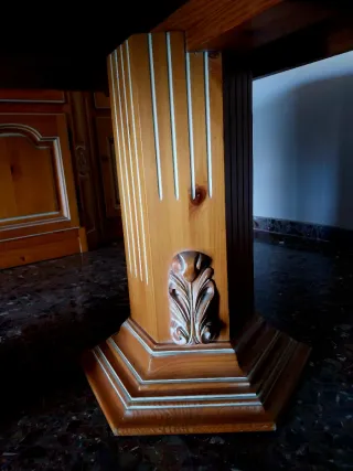 Mesa de comedor de madera