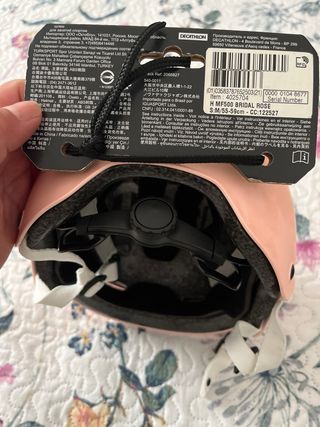 Casco rosa para bicicleta