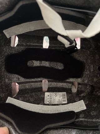 Casco rosa para bicicleta