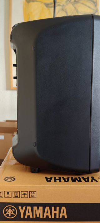 Altavoz autoamplificado Yamaha DBR10 Nuevo