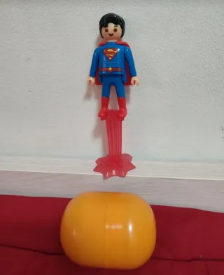 Muñeco Superman Kinder Maxi