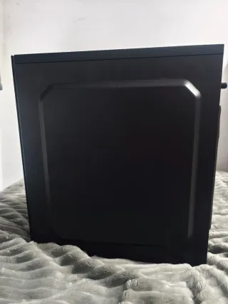 Torre PC Mars Gaming Negra con LEDs Verdes