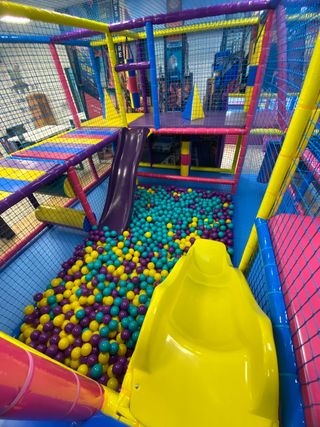 Parque infantil 5.00x4.00x2.45m con 2 toboganes