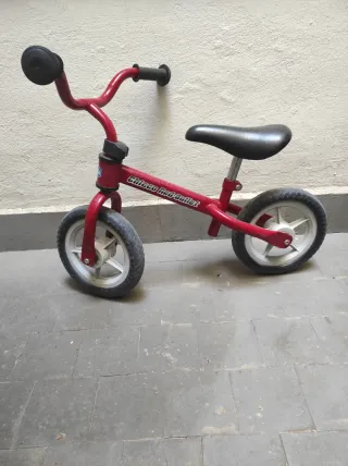 Bicicleta sin pedales Chicco Roja